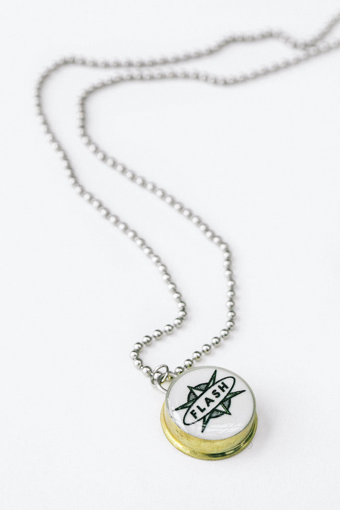 1002 - Flash Pendant in White